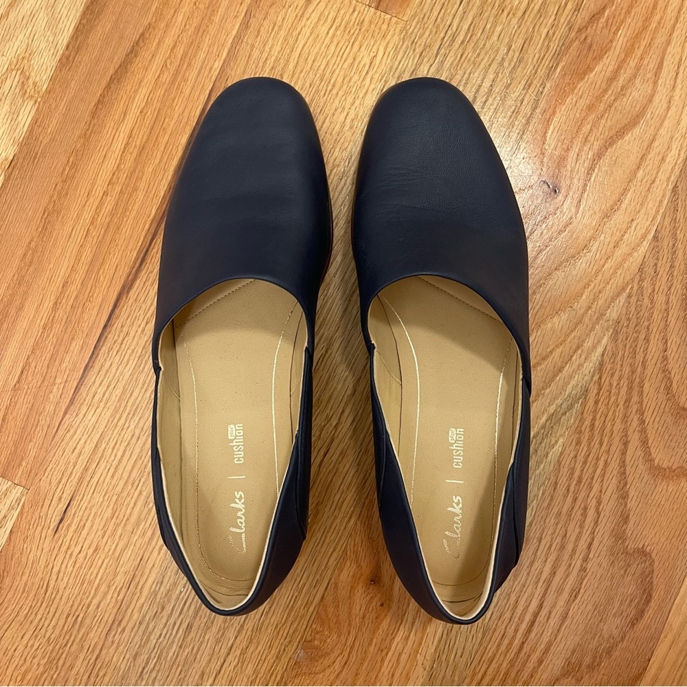 Clarks Cushion Flats/ Loafer in Navy 8W